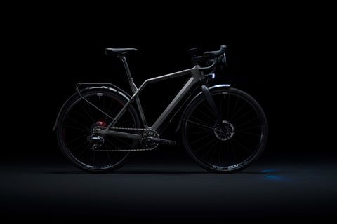 Cyklær E-Gravel mit Streetwear-Kit