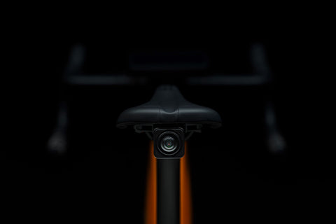 Cyklær E-Gravel mit Streetwear-Kit