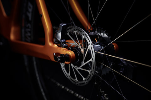 Cyklær E-Gravel mit Streetwear-Kit