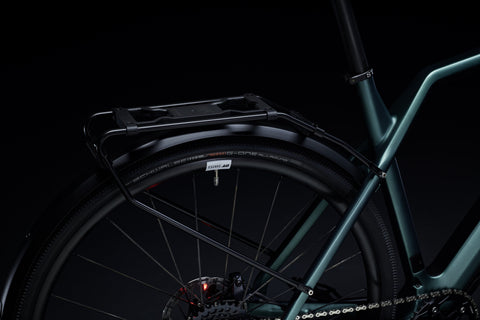 Cyklær E-Gravel mit Streetwear-Kit