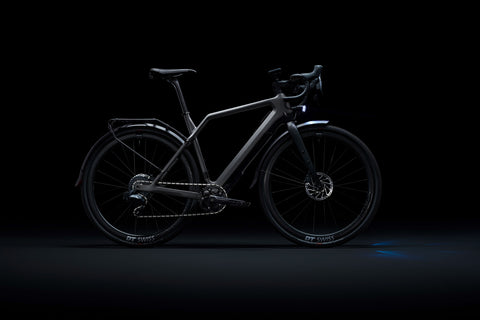 Cyklær E-Gravel mit Streetwear-Kit