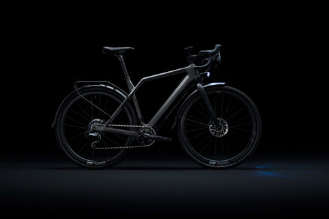 Cyklær E-Gravel mit Streetwear-Kit