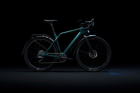 Cyklær E-Gravel mit Streetwear-Kit