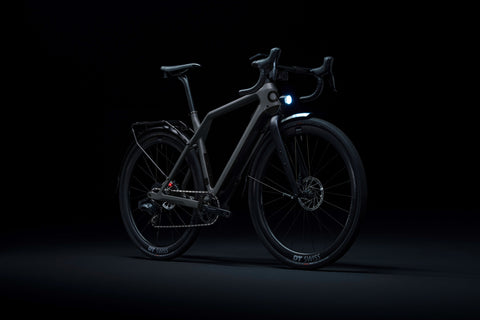 Cyklær E-Gravel mit Streetwear-Kit