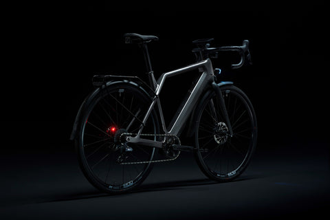 Cyklær E-Gravel mit Streetwear-Kit